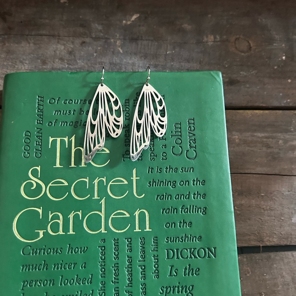 NWT gorgeous long butterfly wing drop earrings in silver.